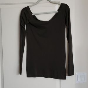 Off shoulder lycra top clingy, long sleeve